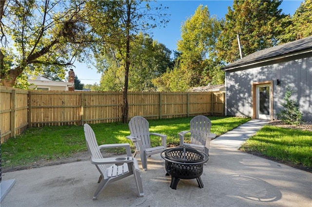 view of patio featuring a fire pit