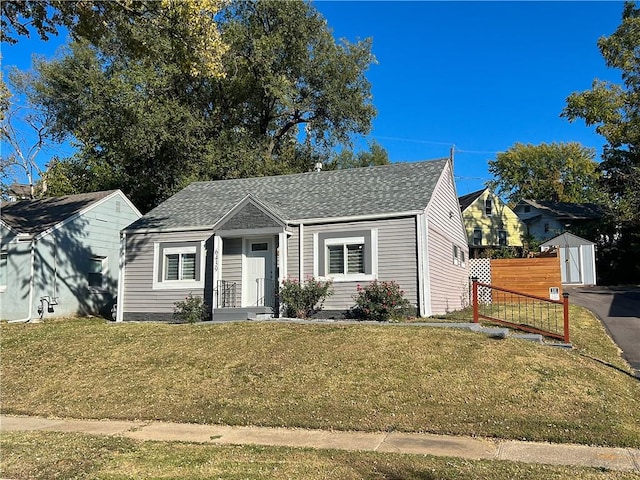 view of front of property featuring an outbuilding and a front lawn