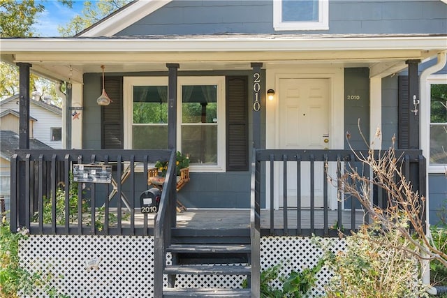 property entrance featuring a porch