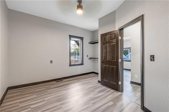 unfurnished room featuring light hardwood / wood-style floors and ceiling fan