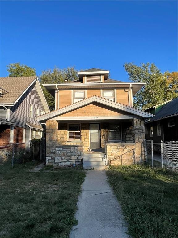 view of front facade featuring a front lawn and covered porch