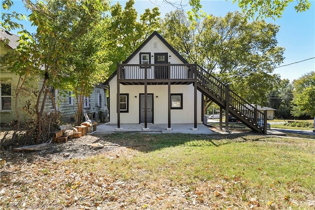 back of property with a patio and a lawn