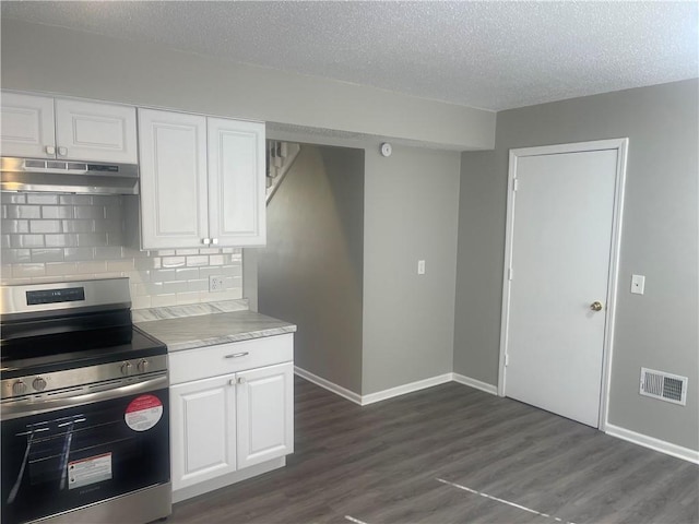 kitchen with decorative backsplash, a textured ceiling, stainless steel range oven, dark hardwood / wood-style floors, and white cabinetry