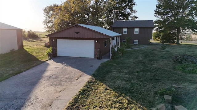 view of front of house with brick siding and a front lawn