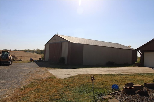 view of pole building featuring concrete driveway