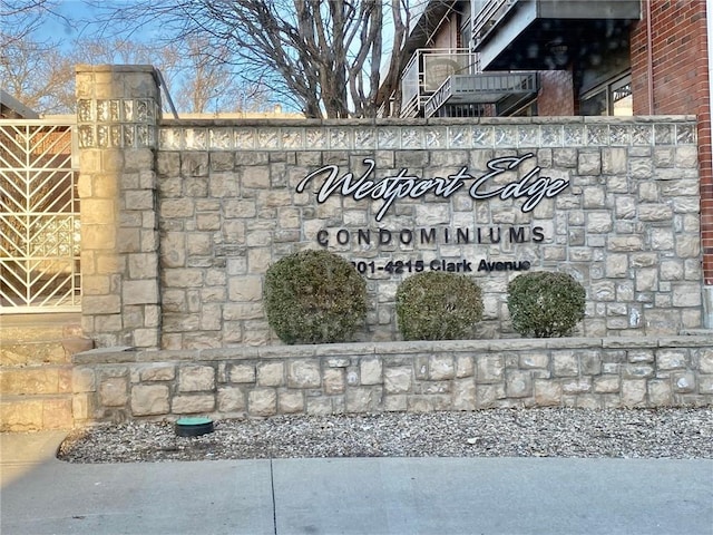 view of community / neighborhood sign