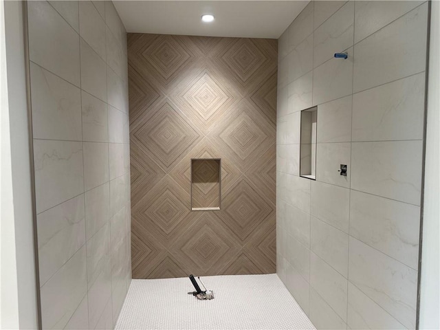 2846 W 133rd Ter, Leawood, KS 66209 - bathroom featuring a tile shower and recessed lighting