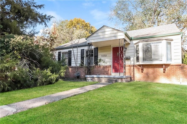 bungalow-style house with a front lawn