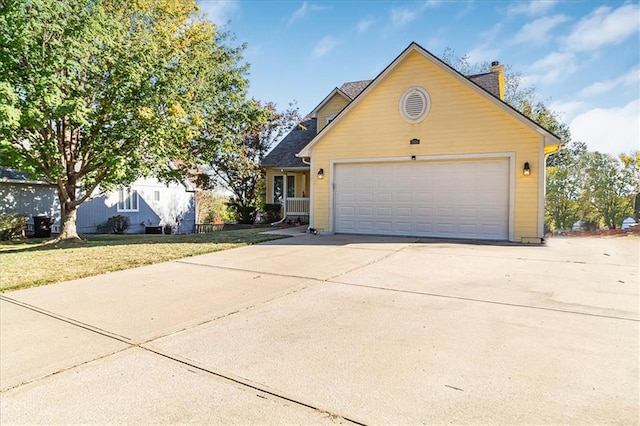 view of front facade featuring a garage and a front lawn