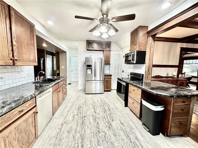 421 W Thompson St, Maryville, MO 64468 - kitchen with tasteful backsplash, light wood-style flooring, appliances with stainless steel finishes, a sink, and a ceiling fan