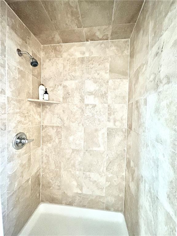 421 W Thompson St, Maryville, MO 64468 - full bath featuring a tile shower
