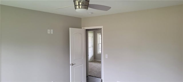 carpeted empty room featuring ceiling fan