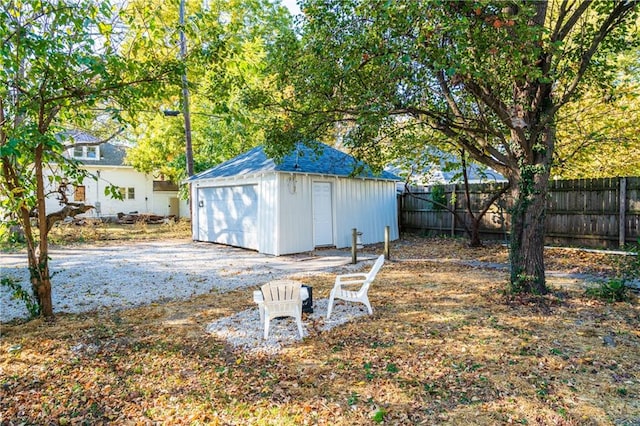 view of yard with a shed