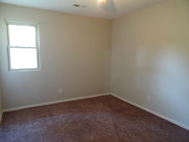 carpeted empty room featuring ceiling fan