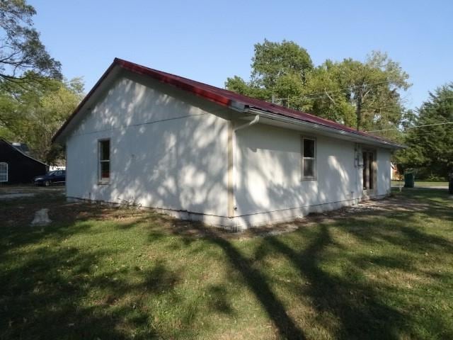 view of side of home featuring a yard