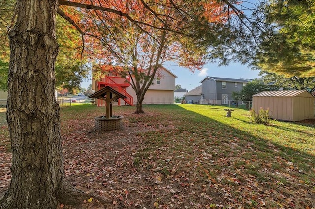 view of yard featuring a shed