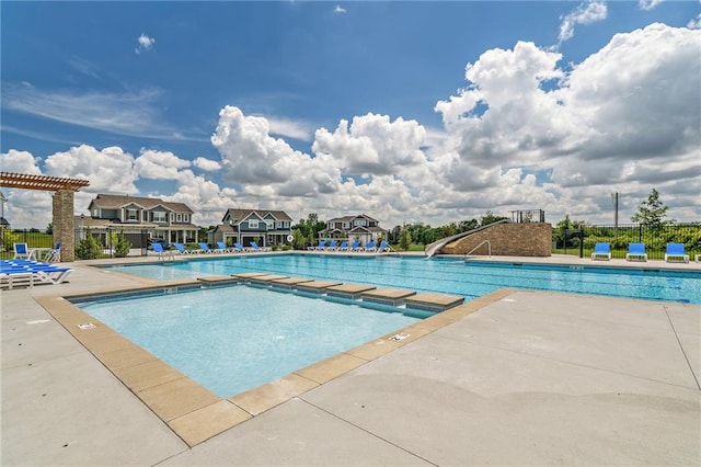 view of swimming pool