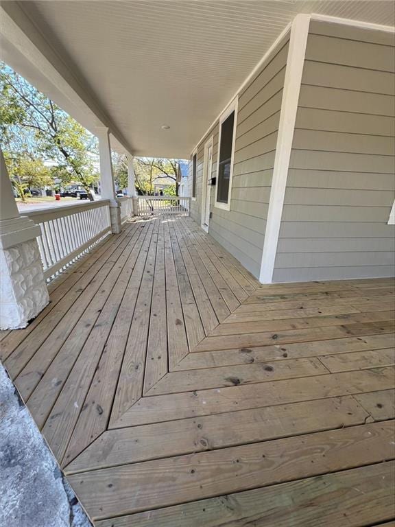 601 W 5th St, Pittsburg, KS 66762 - view of wooden porch
