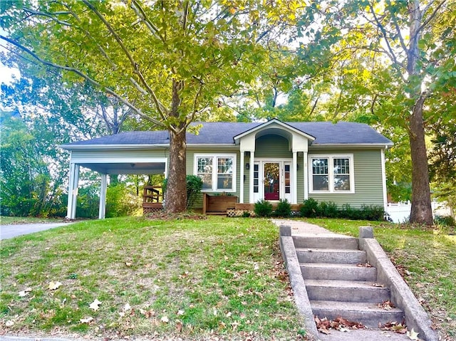 view of front of home featuring a front lawn