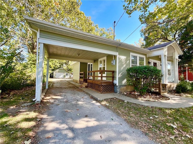 view of front of home featuring a porch and a carport