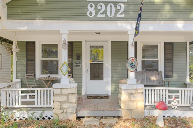 doorway to property with covered porch