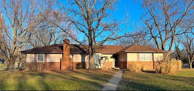 single story home with a front yard