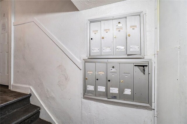 5121 Thompson Ave, Kansas City, MO 64124 - stairway featuring mail area