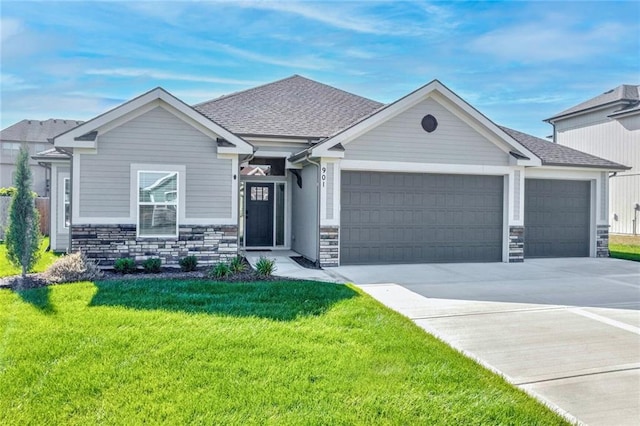 craftsman house featuring a front yard and a garage