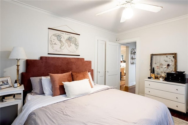 bedroom featuring crown molding, dark hardwood / wood-style floors, and ceiling fan