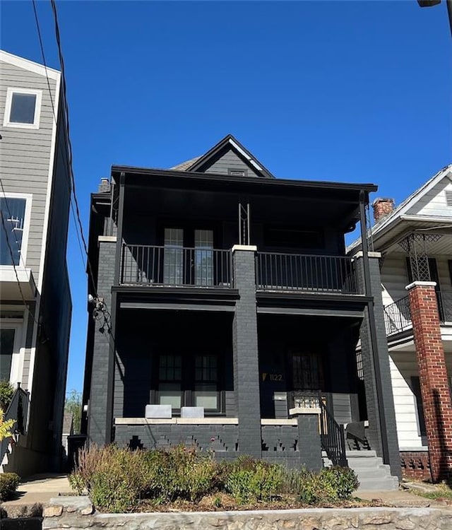 view of front of house with a balcony