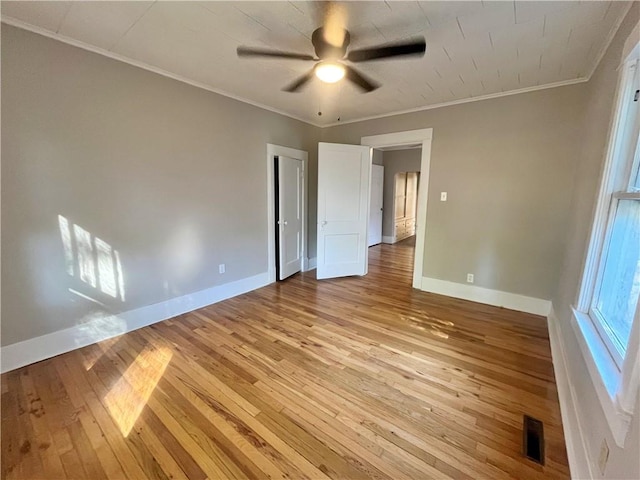 unfurnished room featuring light hardwood / wood-style floors, ornamental molding, and ceiling fan