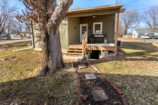 view of exterior entry with covered porch