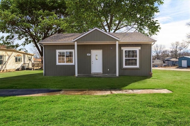 bungalow-style house with a front lawn