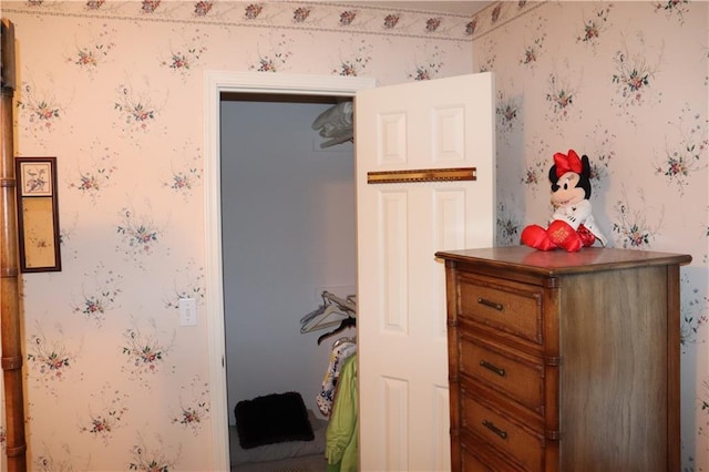 5850 Park Cir, Shawnee, KS 66216 - bedroom with wallpapered walls