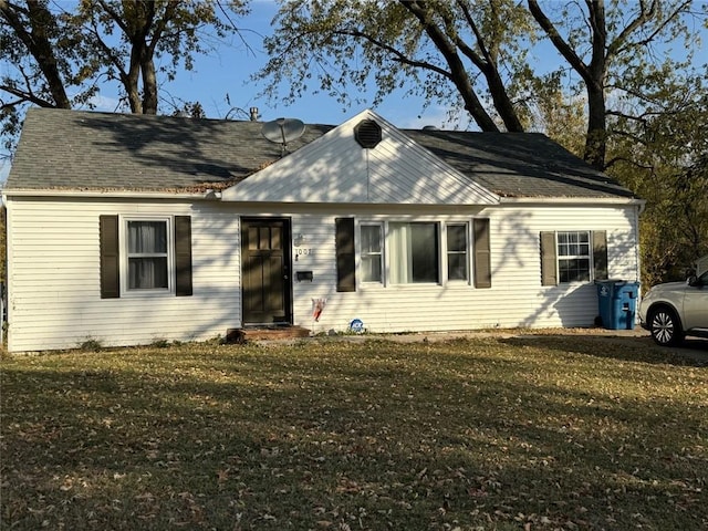 view of front of property with a front yard