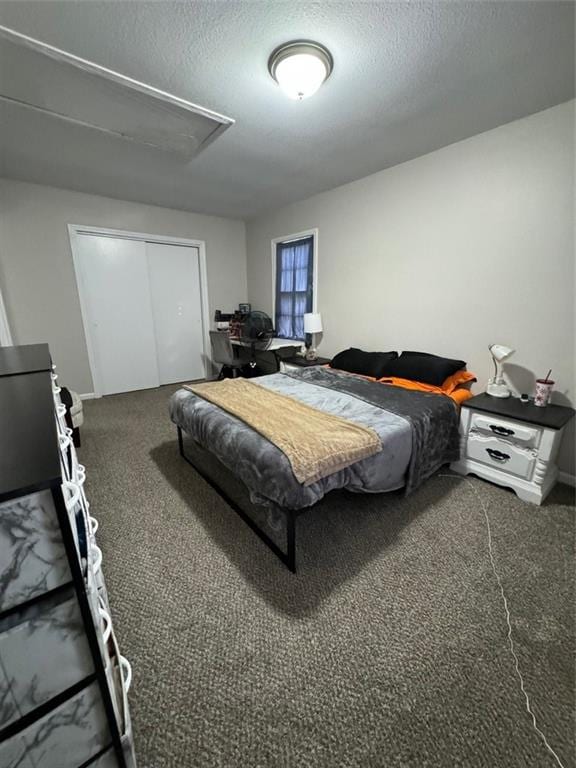 carpeted bedroom featuring a textured ceiling