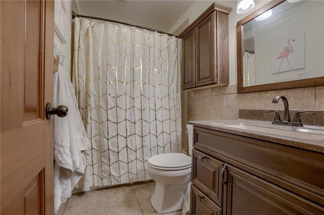 320 Jones Ave, Warrensburg, MO 64093 - full bath with vanity, toilet, backsplash, tile patterned flooring, and a shower with curtain