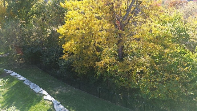 birds eye view of property with a wooded view