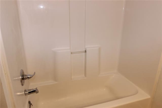 bathroom with bathtub / shower combination