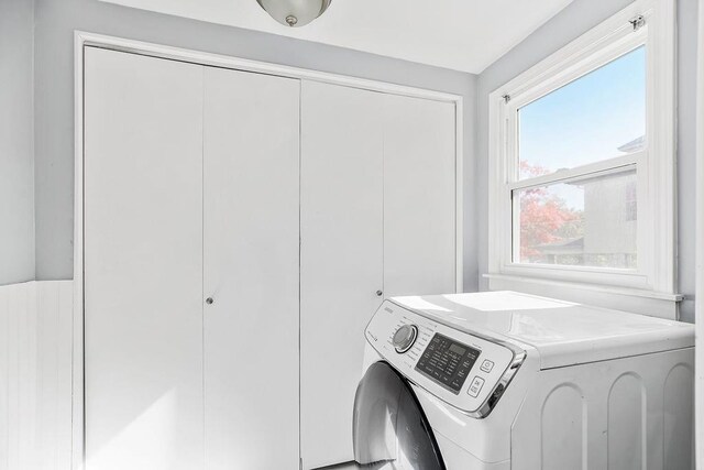 446 Montgall Ave, Kansas City, MO 64124 - clothes washing area featuring separate washer and dryer