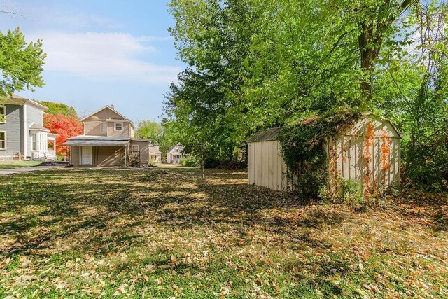 446 Montgall Ave, Kansas City, MO 64124 - view of yard with a storage shed and an outbuilding