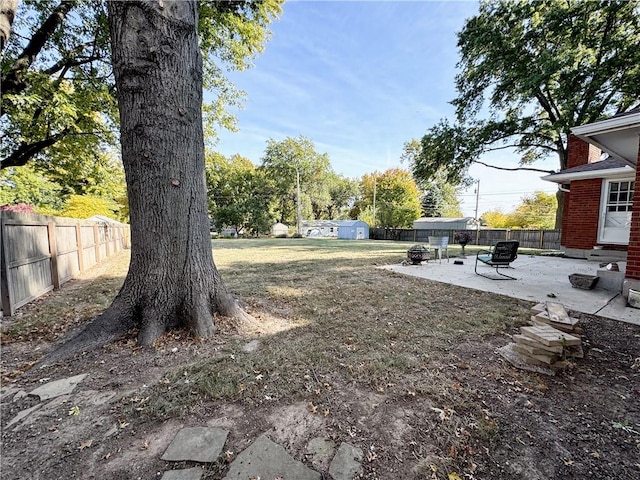 view of yard with a patio