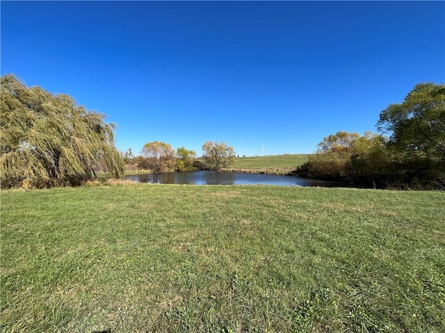 view of yard featuring a water view