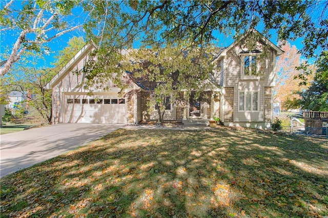 view of front facade featuring a garage and a front yard