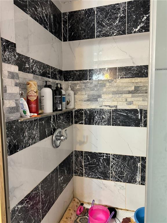 bathroom featuring a shower