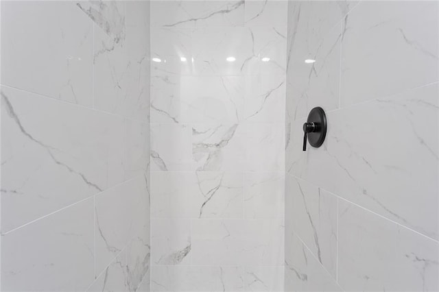 details with a tile shower