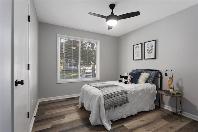 bedroom featuring dark wood-type flooring and ceiling fan