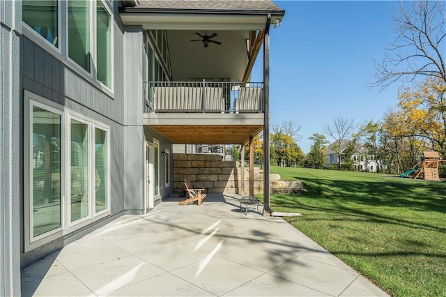 view of patio featuring ceiling fan