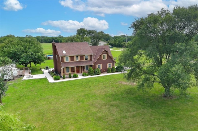 view of front of home featuring a front yard