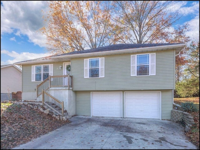 view of front facade featuring a garage